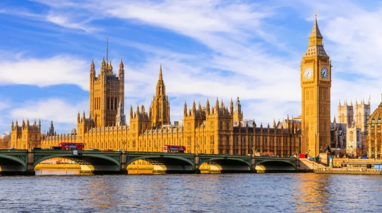 Big Ben and the Houses of Parliament in London, promoting the MLA Informative Webinar Series: UK Capital, 27-29 October