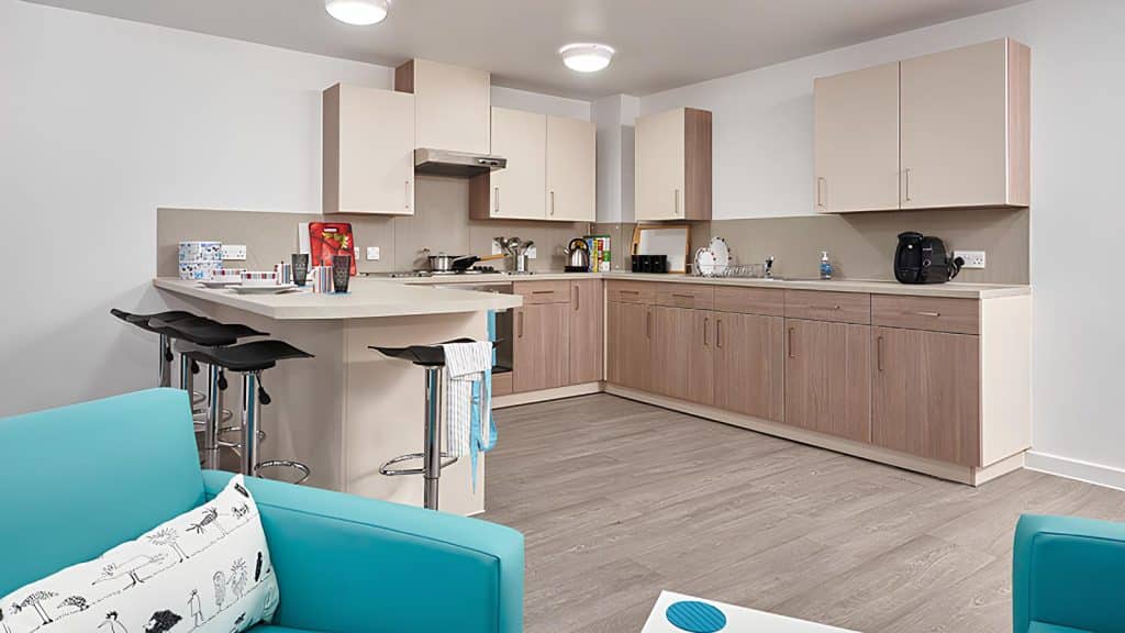 Edinburgh-HW-flat-5-kitchen-1024x576