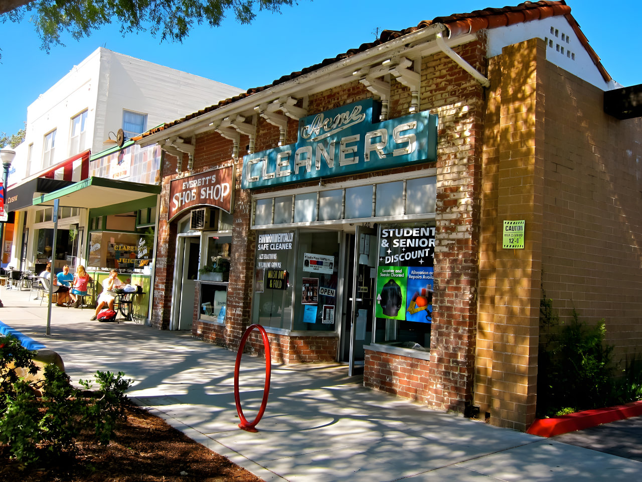 Los-angeles-pitzer-college-mla-6
